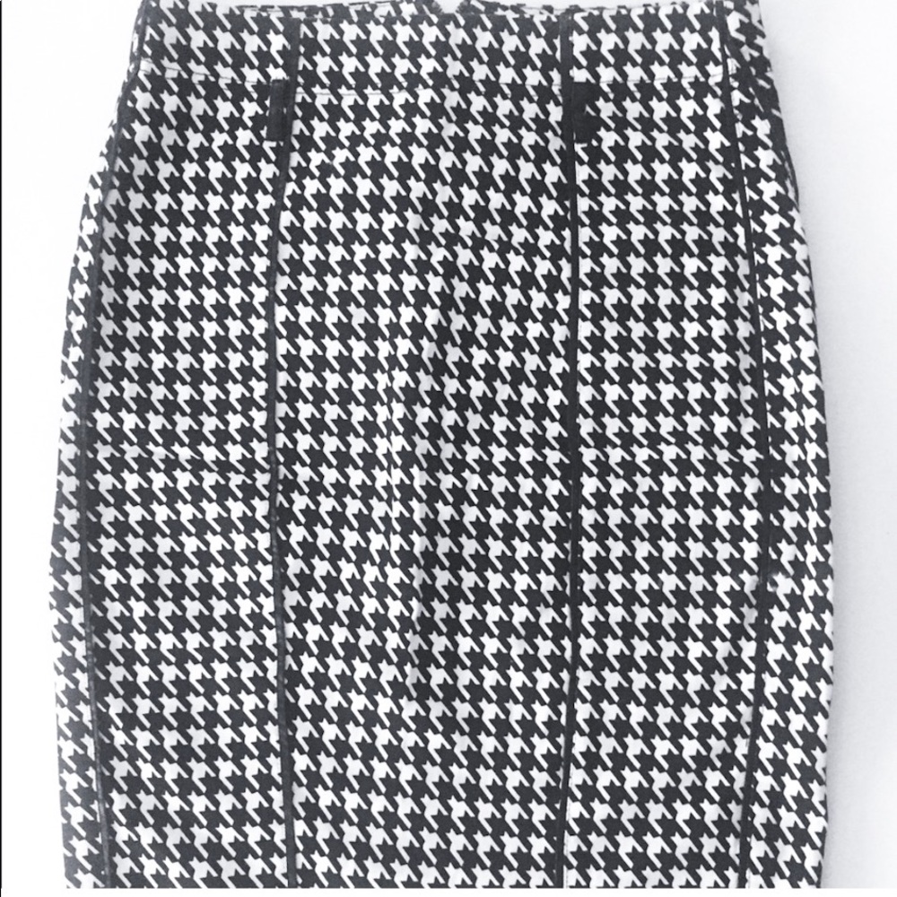 Xoxo Black and White Houndstooth Pencil Skirt